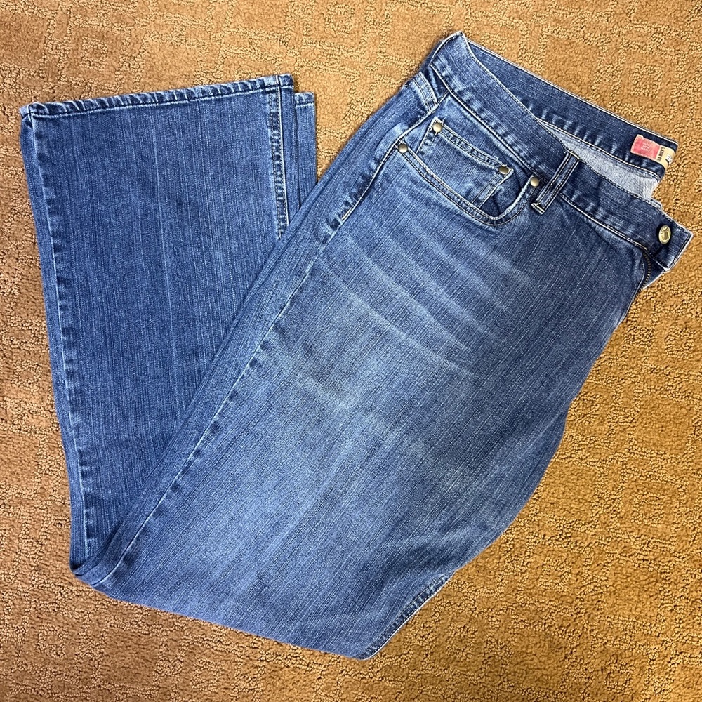 Old Navy boot cut stretch denim jeans with studded back pocket detailing. Sz 18